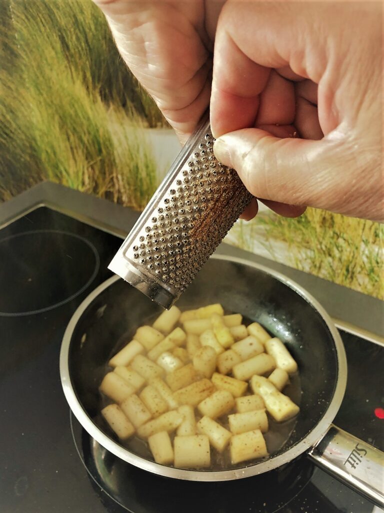 Genießen-Spargelsuppe-Spargel