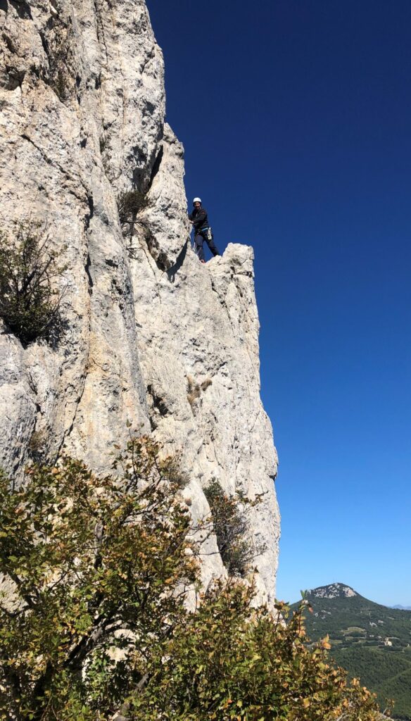 Frankreich-Klettern-Dentelles-de-Montmirail-Arête-Lagarde-mit-Maike-Brixendorf