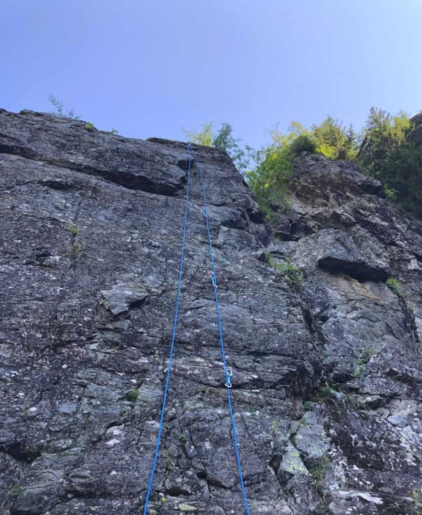 Oesterreich-Kaunertal-Keilschrofen-Klettern-Fels-mit-Seil-und-Exen