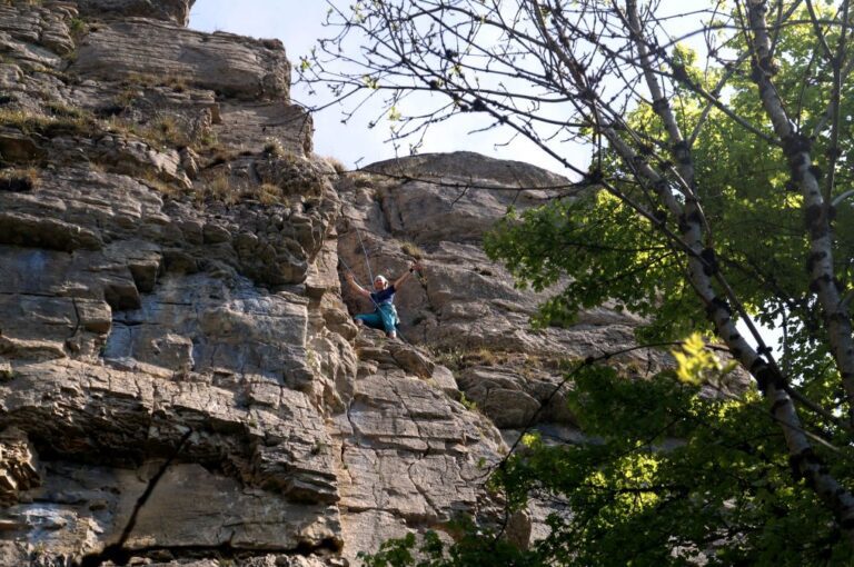 Klettern im Burgund – Riesenauswahl: Cormot bei Nolay bis 6a+