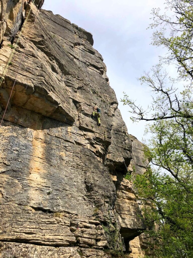 Frankreich-Burgung-Comot-Klettern-Sonja-klettert