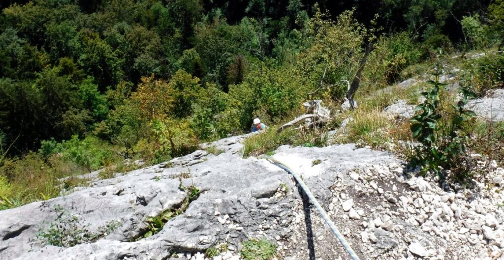 Oesterreich-Plombergstein-Klettern-Mehrseillaengen-Maike-im-Nachstieg