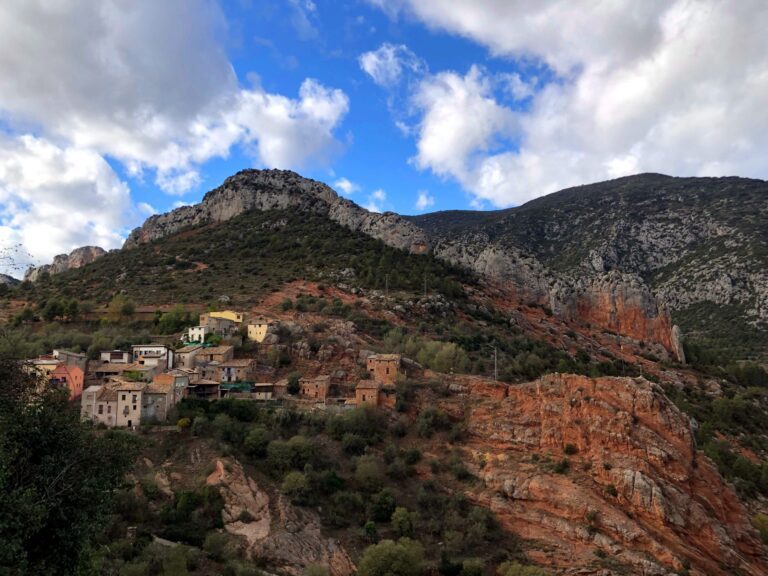 Spanien Katalonien Coll de Nargo Blick auf den Felsriegel