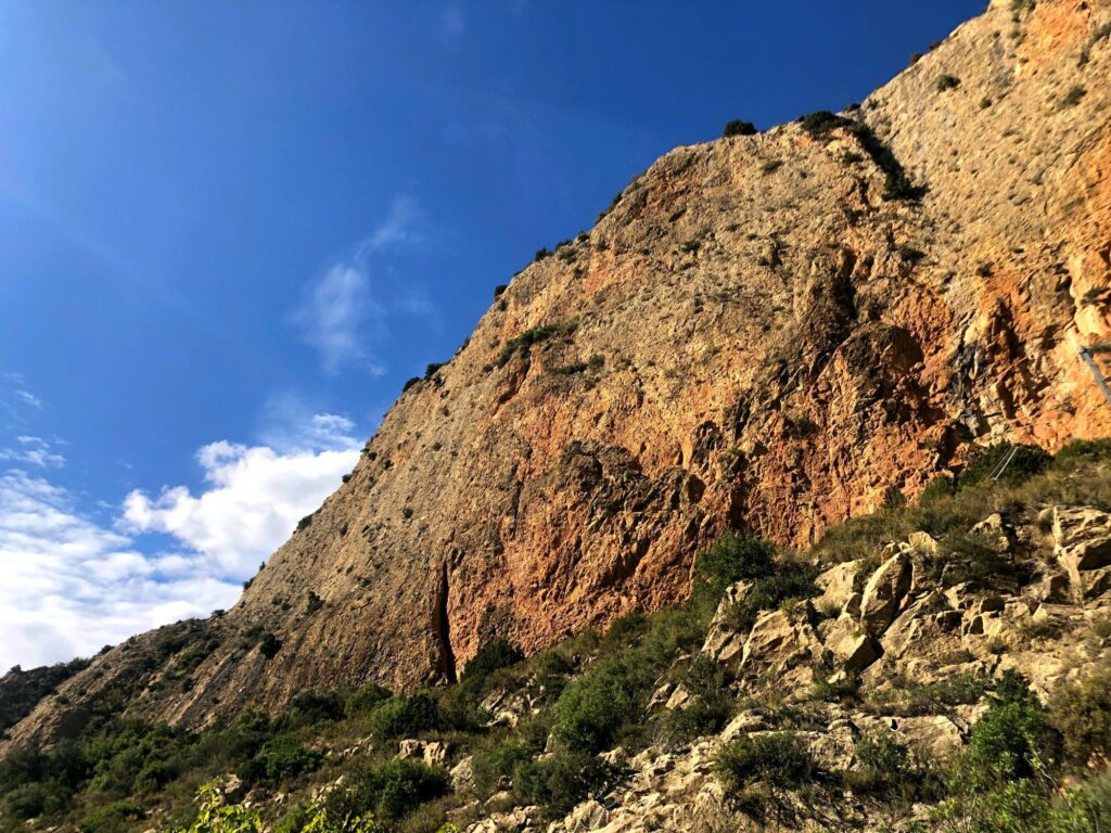 Spanien Katalonien Sant Llorenç de Montgai Klettern Felsriegel mit Mehrseillängen